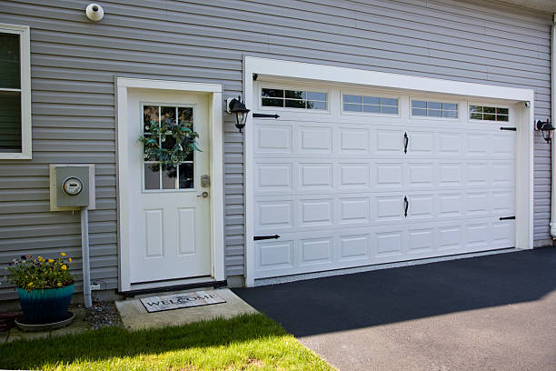 24/7 Emergency Garage Door Panel Replacement experts in Struthers, OH